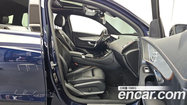 Mercedes-Benz EQC 2020 — photo 11
