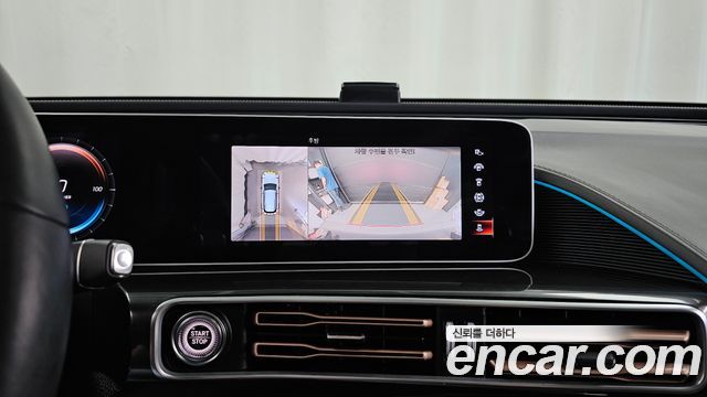 Mercedes-Benz EQC 2020 — photo 15