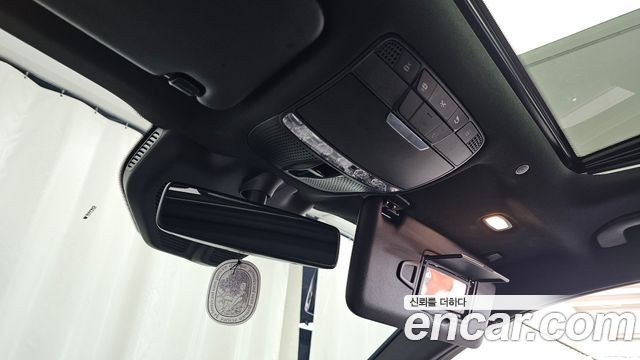 Mercedes-Benz EQC 2020 — photo 18