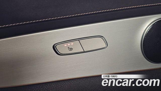 Mercedes-Benz EQC 2020 — photo 19