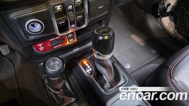 Jeep Wrangler 2021 — photo 12