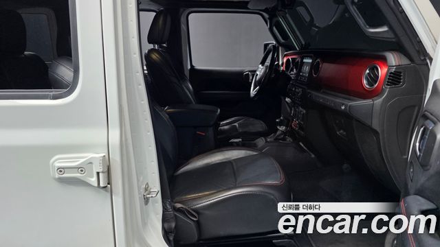 Jeep Wrangler 2021 — photo 17