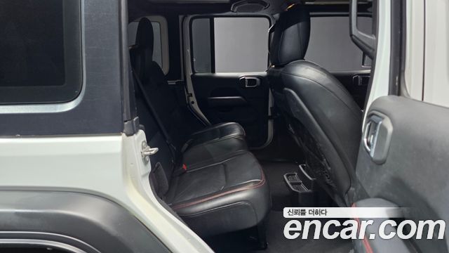 Jeep Wrangler 2021 — photo 18