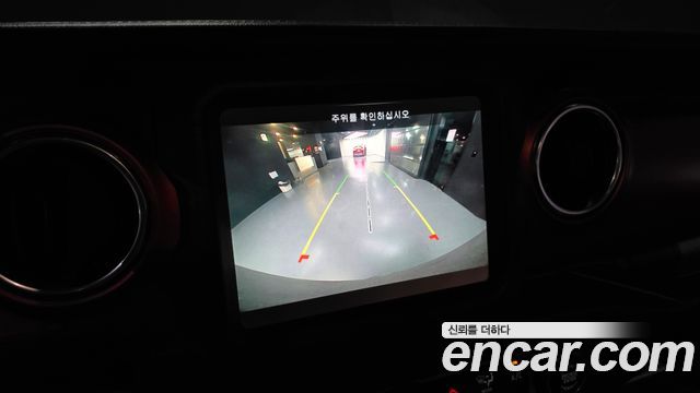 Jeep Wrangler 2021 — photo 21