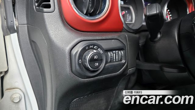 Jeep Wrangler 2021 — photo 23