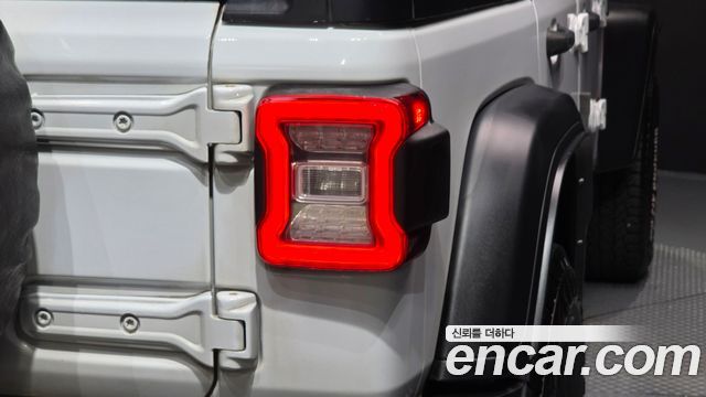 Jeep Wrangler 2021 — photo 9