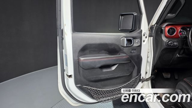 Jeep Wrangler 2021 — photo 14