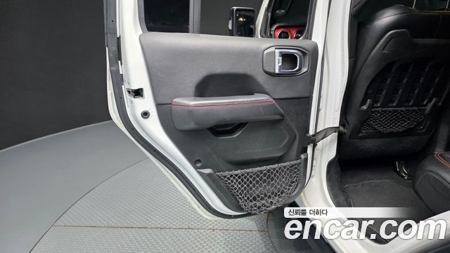 Jeep Wrangler 2021 — photo 15