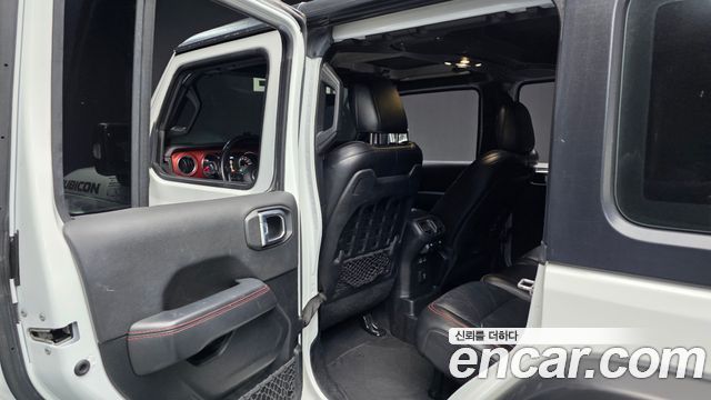 Jeep Wrangler 2021 — photo 16