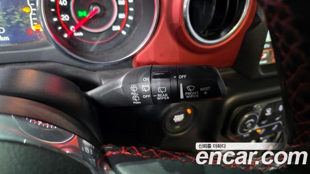 Jeep Wrangler 2021 — photo 30