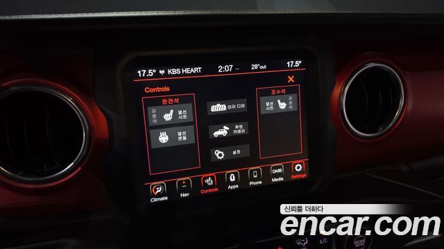 Jeep Wrangler 2021 — photo 34
