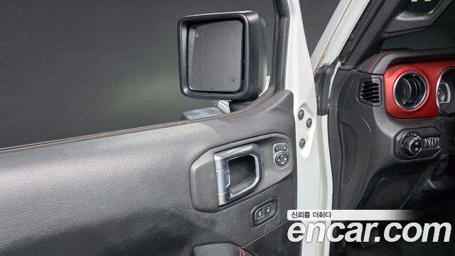Jeep Wrangler 2021 — photo 35