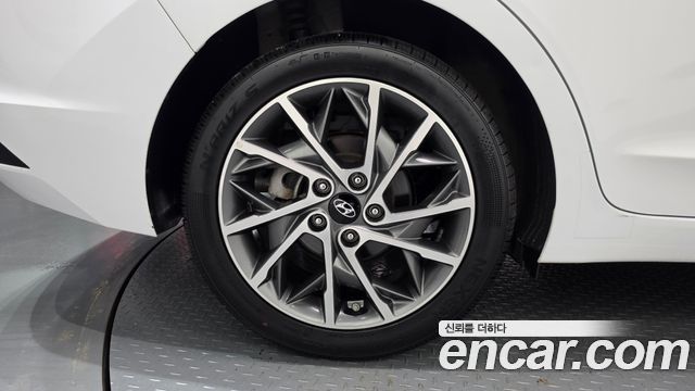 Hyundai AVANTE 2020 — photo 17