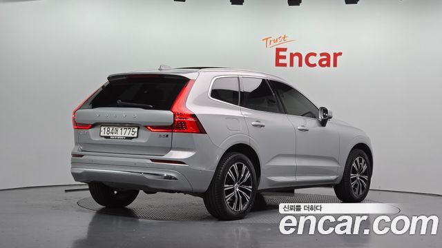 Volvo XC60 2022 — photo 2