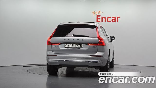 Volvo XC60 2022 — photo 4