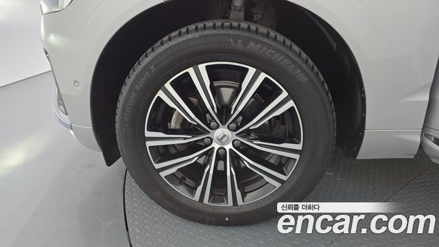 Volvo XC60 2022 — photo 5