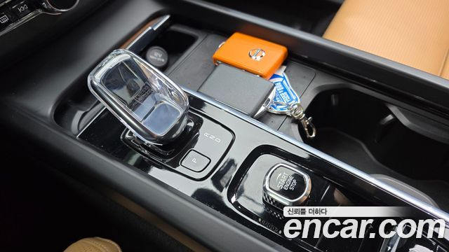 Volvo XC60 2022 — photo 12