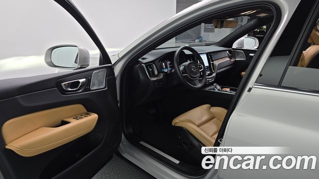 Volvo XC60 2022 — photo 13