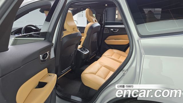 Volvo XC60 2022 — photo 17