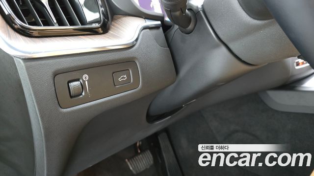 Volvo XC60 2022 — photo 25