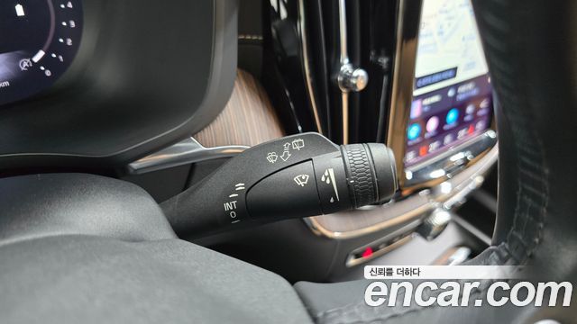 Volvo XC60 2022 — photo 26