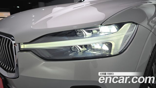 Volvo XC60 2022 — photo 8