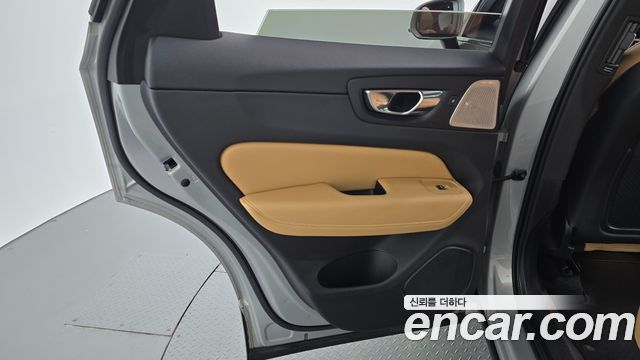 Volvo XC60 2022 — photo 15