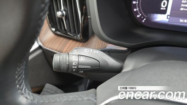 Volvo XC60 2022 — photo 29