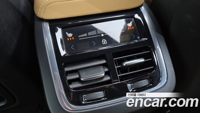 Volvo XC60 2022 — photo 30