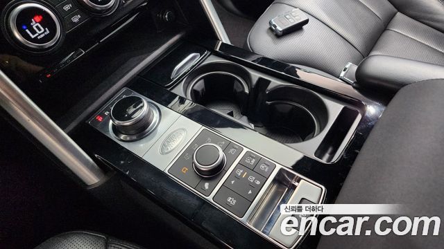 Land Rover Discovery 2018 — photo 12