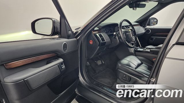 Land Rover Discovery 2018 — photo 13