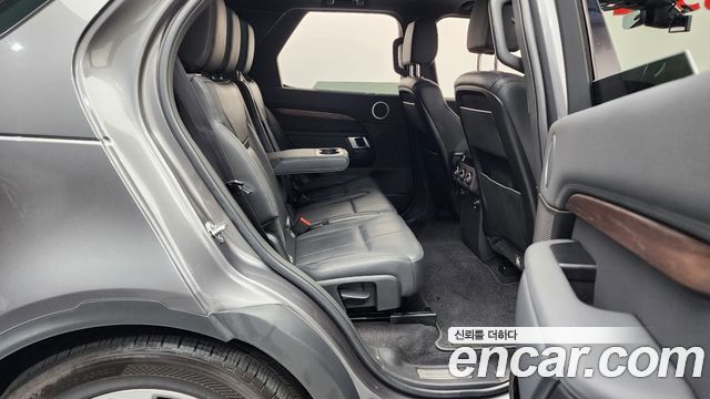 Land Rover Discovery 2018 — photo 17