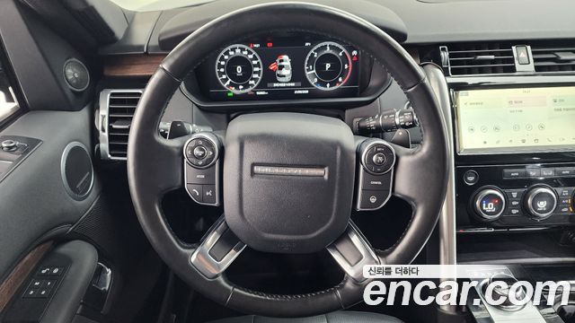 Land Rover Discovery 2018 — photo 19