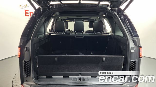 Land Rover Discovery 2018 — photo 22