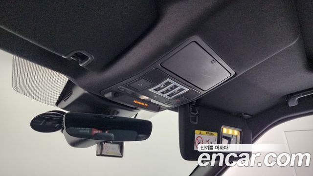 Land Rover Discovery 2018 — photo 23