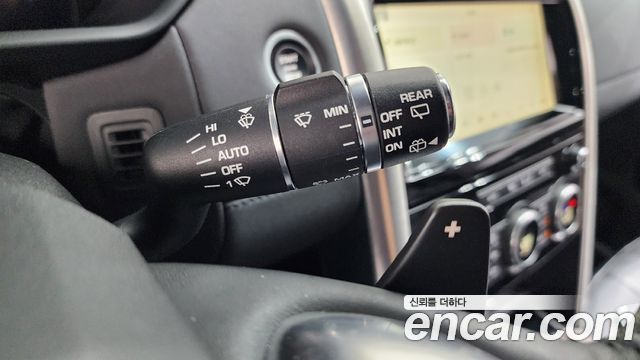 Land Rover Discovery 2018 — photo 26