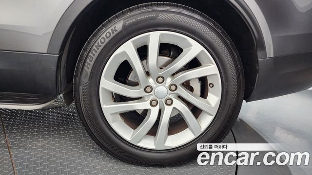 Land Rover Discovery 2018 — photo 7