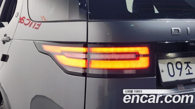 Land Rover Discovery 2018 — photo 9