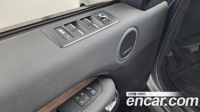 Land Rover Discovery 2018 — photo 27