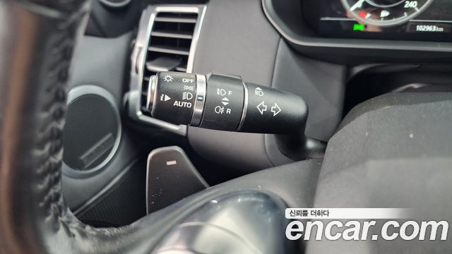 Land Rover Discovery 2018 — photo 28
