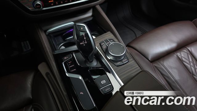 BMW 5-Series 2020 — photo 12