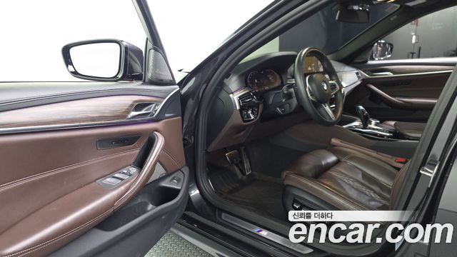 BMW 5-Series 2020 — photo 13