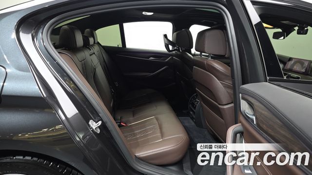 BMW 5-Series 2020 — photo 18