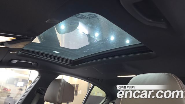 BMW 5-Series 2020 — photo 25