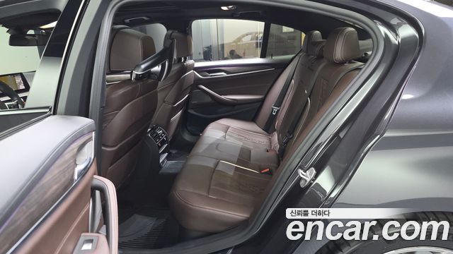 BMW 5-Series 2020 — photo 16