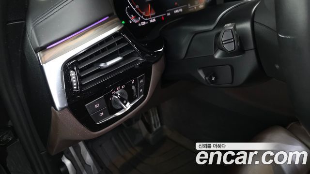 BMW 5-Series 2020 — photo 27