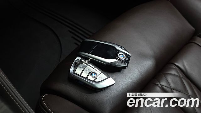 BMW 5-Series 2020 — photo 29