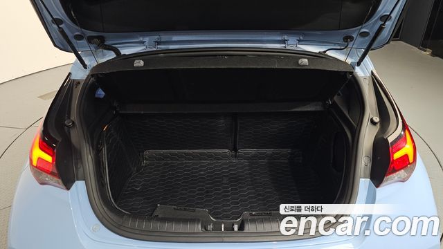 Hyundai Veloster 2021 — photo 26