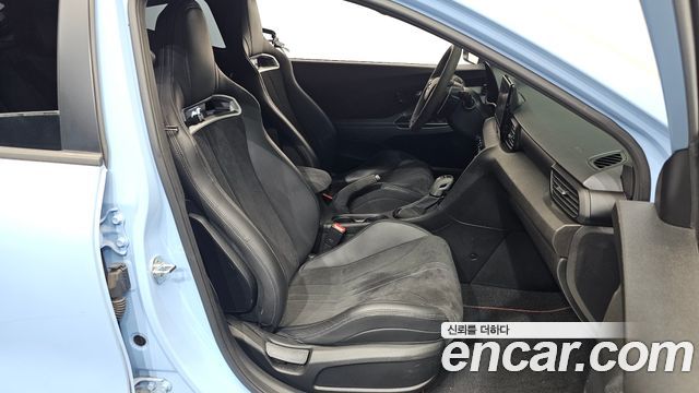 Hyundai Veloster 2021 — photo 16
