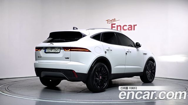 Jaguar E-PACE 2020 — photo 2